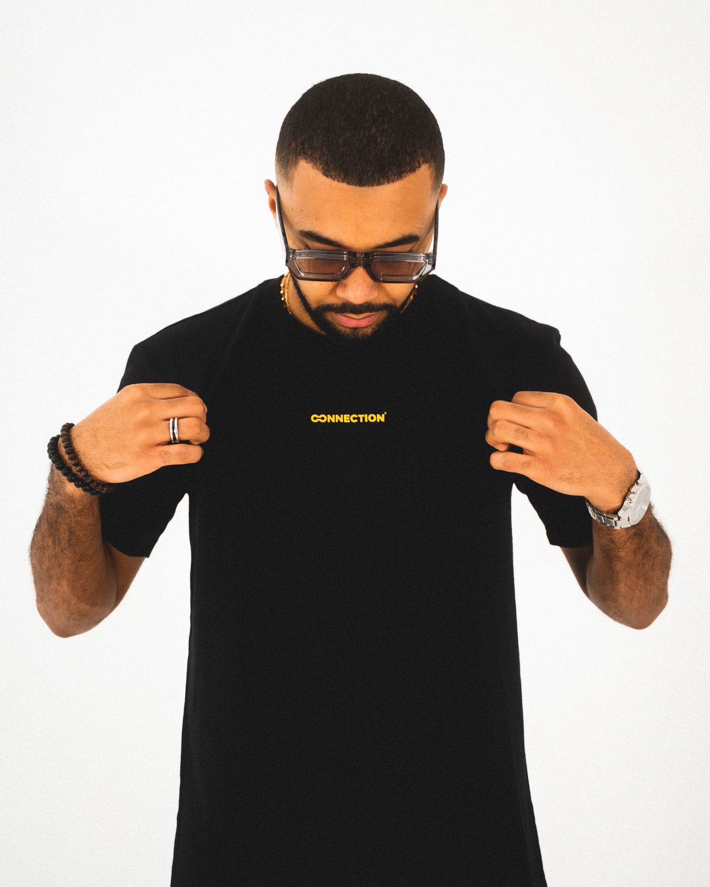 T-shirt Preta Logo Amarelo