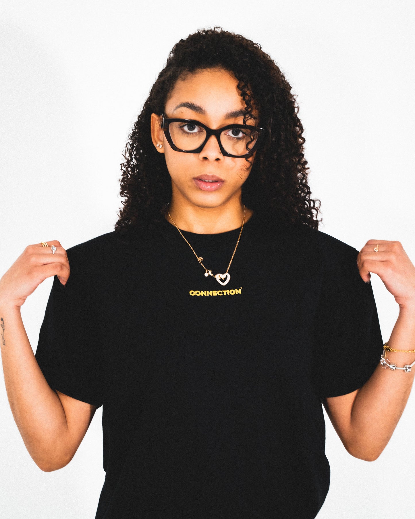 T-shirt noir avec logo jaune
